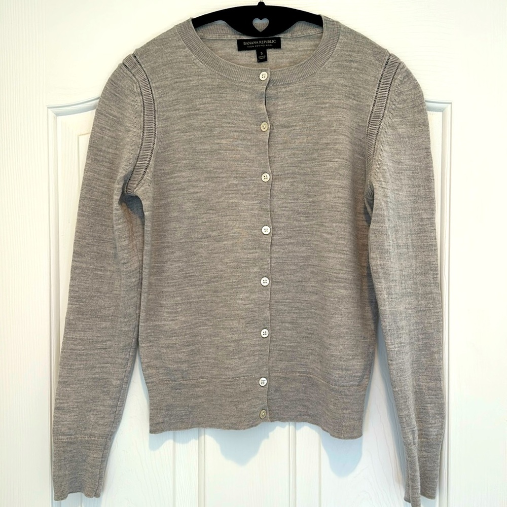 Banana Republic 100% merino wool cardigan sz S